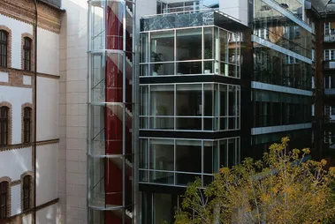 Iroda Honvéd Center New