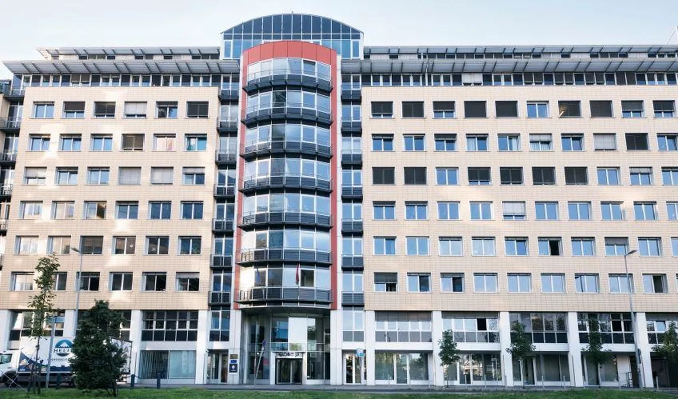 Iroda myhive Thirteen Globe