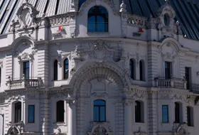 Iroda Eiffel Palace