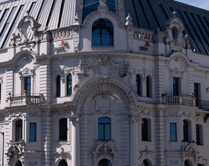 Iroda Eiffel Palace